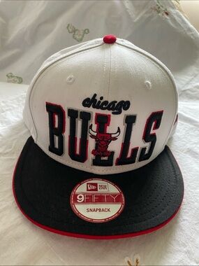 New Era NBA Chicago Bulls White, Black & Red Snapback Hat NWOT